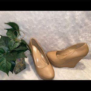 Tan Delacey wedge shoe